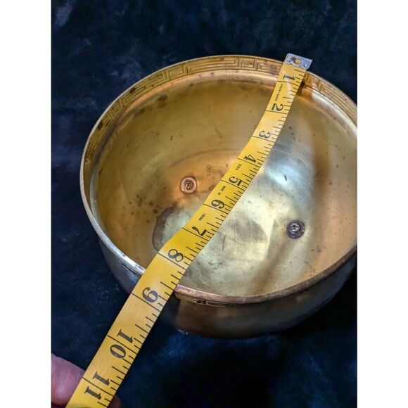 Vintage solid brass cauldron,plant pot 8Wx6H - Picture 4 of 11